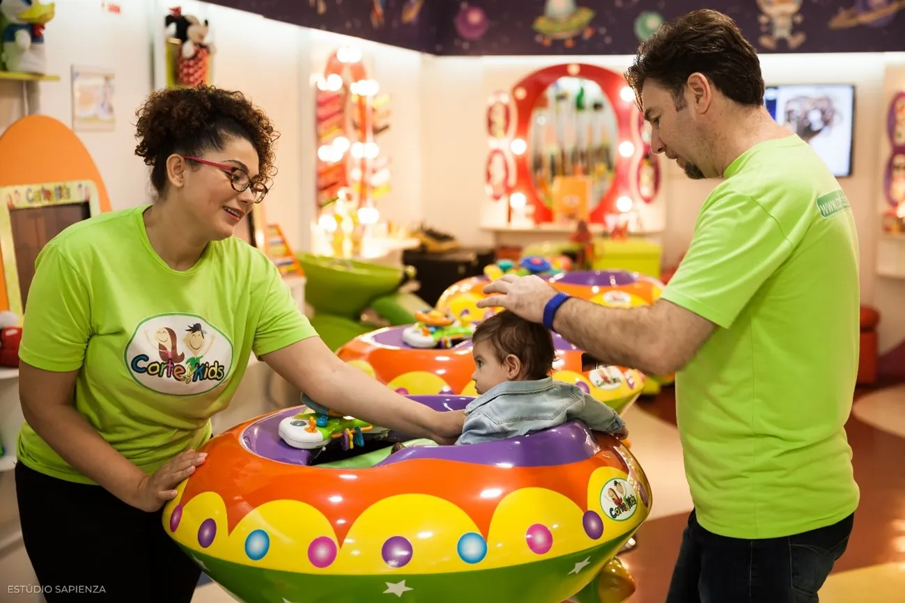 Corte de Cabelo na Corte Kids: O Cuidado e a Diversão que seu Filho Merece