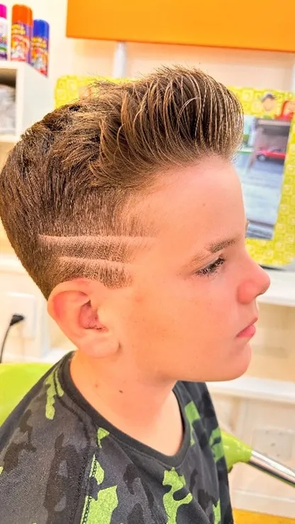 Especialista em Corte de Cabelo Infantil Masculino: A Experiência da Corte Kids Especialista em Corte de Cabelo Infantil Masculino: A Experiência da Corte Kids