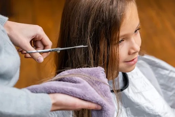 Especialista em Corte de Cabelo Feminino Infantil na Corte Kids Especialista em Corte de Cabelo Feminino Infantil na Corte Kids