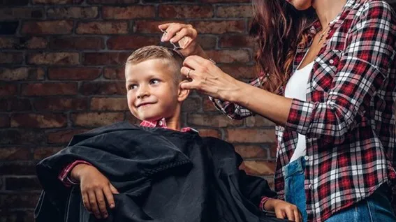 A Importância de um Corte de Cabelo Adequado na Infância para a Saúde Capilar: o Melhor na Corte Kids com Especialista em Corte de Cabelo Infantil em Santo André