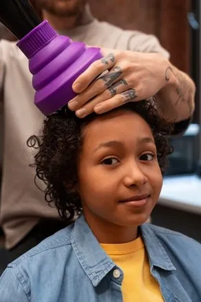 Corte de Cabelo Infantil Cacheado na Corte Kids: Dicas e Cuidados Especiais