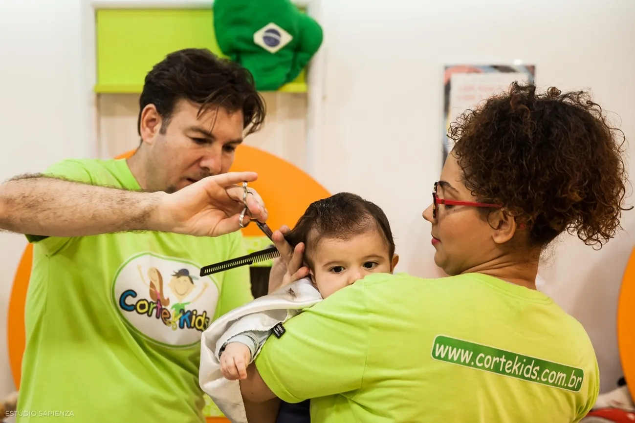 Cabeleireiro Infantil: Transformando Cortes em Experiências Divertidas na Corte Kids Cabeleireiro Infantil: Transformando Cortes em Experiências Divertidas na Corte Kids
